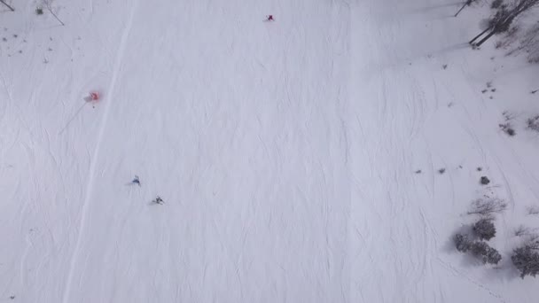 雪の山スロバキア スキー冬ジャスナ ヨーロッパ空中ドローン トップ ビュー — ストック動画