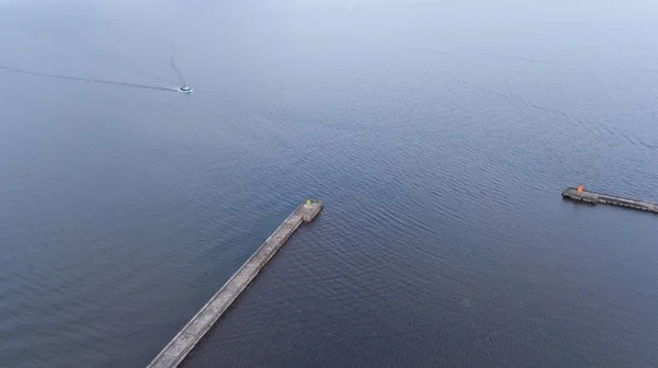 Hajó Megy Kikötő Roja Lettország Légi Felvétel Vidék Drone Felülnézet — Stock Fotó