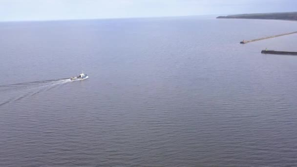 Schiff Den Hafen Von Roja Lettland Luftbild Der Landschaft Drohne — Stockvideo