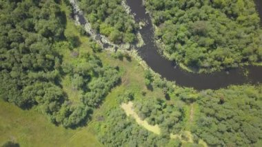 Gauja Nehri Letonya drenaj içine Baltık Denizi havadan dron üstten görünüm 4k Uhd video