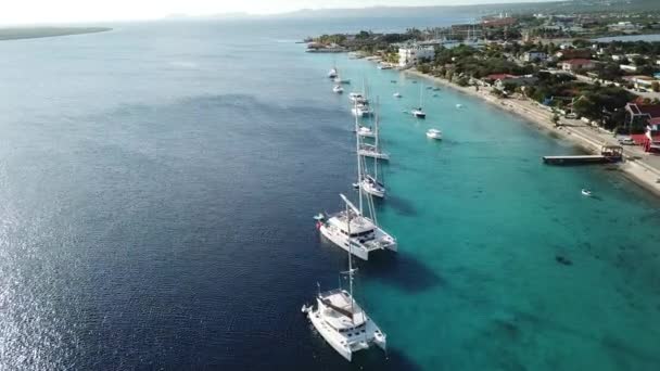 Caribeño Barco Barco Puerto Bonaire Isla Aérea Drone Vista Superior — Vídeo de stock