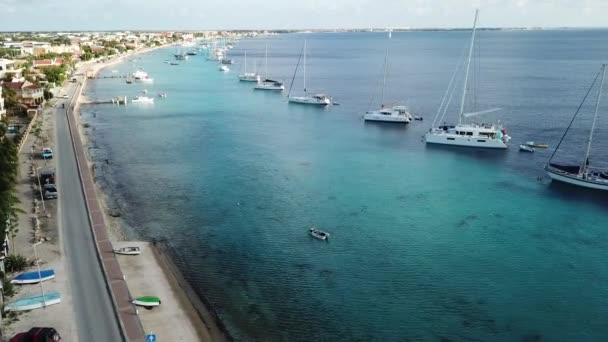 Caraïbes Bateau Yacht Port Bonaire Île Aérienne Drone Vue Dessus — Video