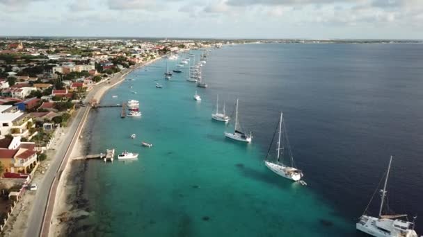 Karibia Perahu Yacht Pelabuhan Bonaire Pulau Drone Pandangan Atas Uhd — Stok Video