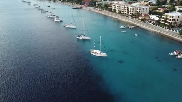 Caribeño Barco Barco Puerto Bonaire Isla Aérea Drone Vista Superior — Vídeos de Stock