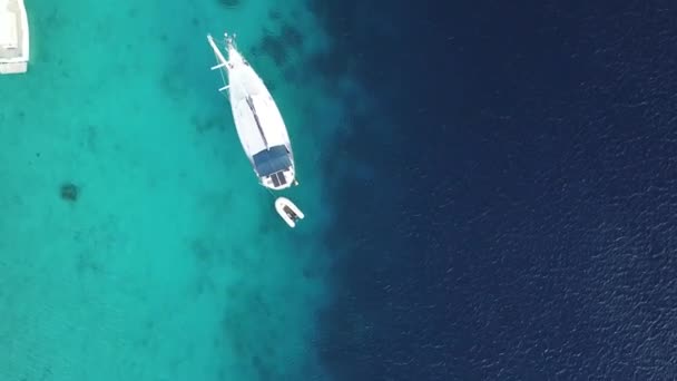 Karaiby Łodzi Jachtu Bonaire Wyspa Antenowe Drone Góry Uhd — Wideo stockowe