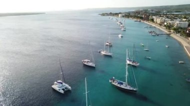 Karayip Tekne Yat Limanı Bonaire Island Hava dron üstten görünüm 4k Uhd