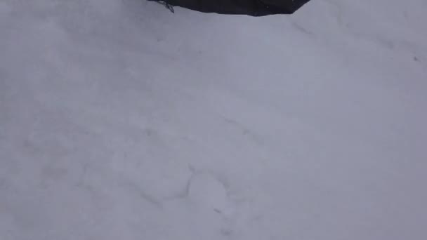 Dji Mavic 临坠在雪山斯洛伐克滑雪冬季亚斯纳 马蒂奇欧罗巴空中无人机俯视图 — 图库视频影像
