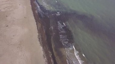 Rimini deniz sahil plaj İtalya hava dron üstten görünüm 4k Uhd video