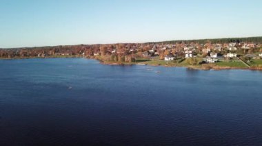 Ikskile Letonya Daugava Nehri Saint Meinhard Island Hava dron üstten görünüm 