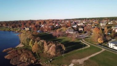 Ikskile Letonya Daugava Nehri Saint Meinhard Island Hava dron üstten görünüm 