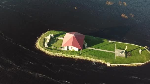 伊茨基莱拉脱维亚道加瓦河圣梅恩德岛空中无人机顶视图 — 图库视频影像