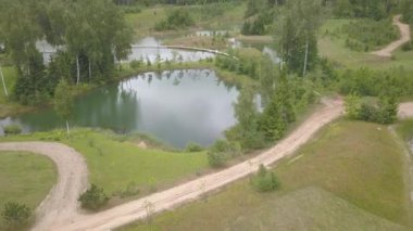 Amatciems göl Havadan drone üst görünüm 4k Uhd video Letonya 