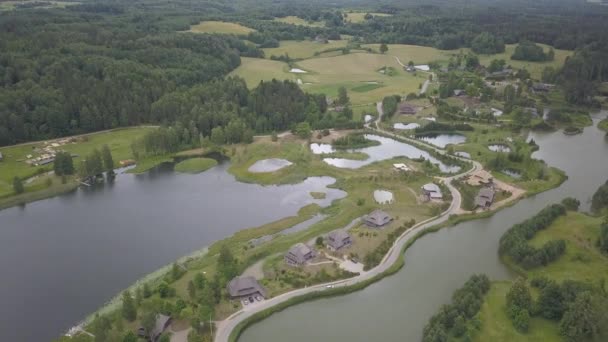 Amadores Lago Aéreo Drone Vista Superior Uhd Vídeo Letónia — Vídeo de Stock