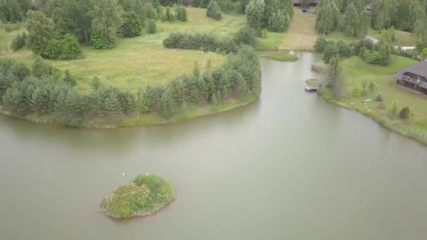 阿马特西姆斯湖空中无人机顶视图 Uhd 拉脱维亚 — 图库视频影像