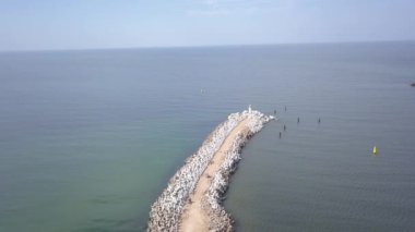Liman Ventspils Letonya kırsal hava görünümü drone üst görünümü 4k UHD video