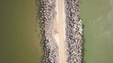 Liman Ventspils Letonya kırsal hava görünümü drone üst görünümü 4k UHD video