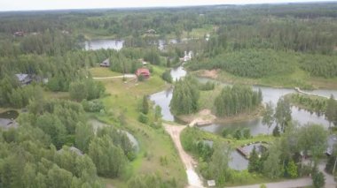 Amatciems göl Havadan drone üst görünüm 4k Uhd video Letonya 