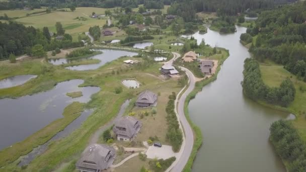 Amatciems lac Drone aérien vue du dessus 4K UHD vidéo Lettonie  