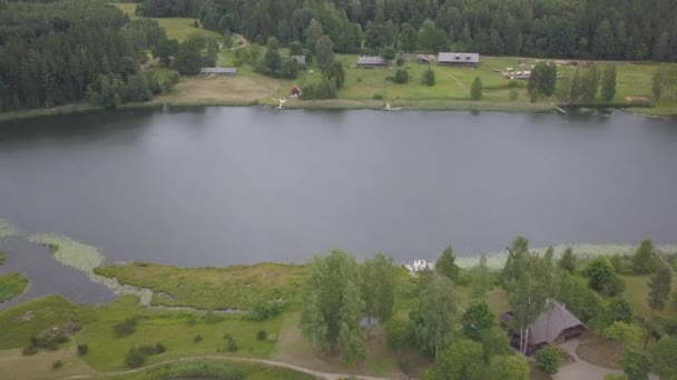 Amadores Lago Aéreo Drone Vista Superior Uhd Vídeo Letónia — Vídeo de Stock