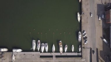Liman Ventspils Letonya kırsal hava görünümü drone üst görünümü 4k UHD video