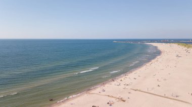 Baltık Denizi sahil plajı Ventspils Kurzeme hava aracı üst görüntüsü