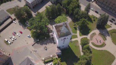 Jelgava şehrinin hava görüntüsü Letonya Zemgale insansız hava aracı üst görüntüsü 4k Uhd video