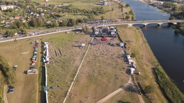 Jelgava şehrinin hava görüntüsü Letonya Zemgale insansız hava aracı üst görünümü