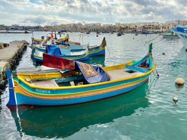 Marsaxlokk balıkçı köyü Malta kır adası Akdeniz manzarası seyahat resimleri