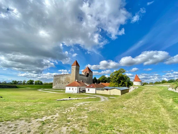 Kuressaare Miasto Wyspa Saaremaa Estonia Stare Średniowieczne Zdjęcia Zamków — Zdjęcie stockowe
