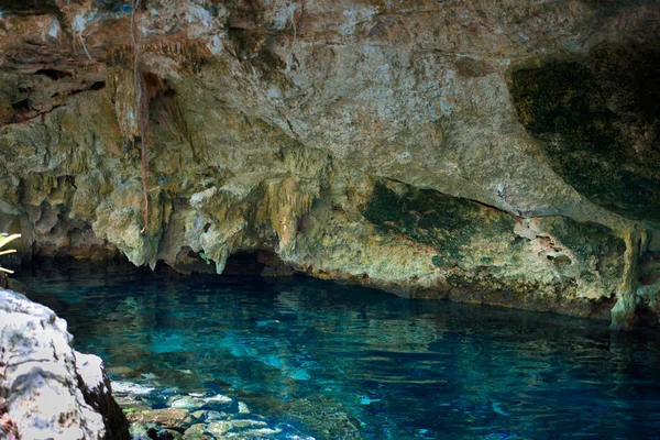 Cenote Dos Ojos Clear Blue Water Cave — Stock Photo, Image