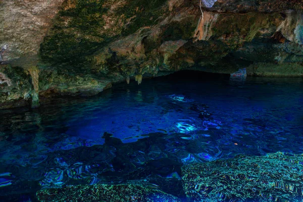 Cenote Dos Ojos Καθαρά Μπλε Νερά Στη Σπηλιά — Φωτογραφία Αρχείου