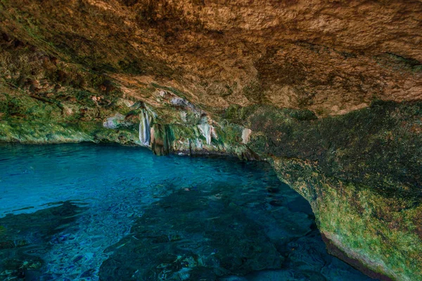 Cenote Dos Ojos Avec Eau Bleue Claire Dans Grotte — Photo
