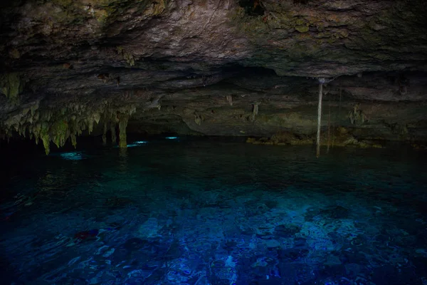 Cenote Dos Ojos Con Agua Azul Clara Cueva — Foto de Stock