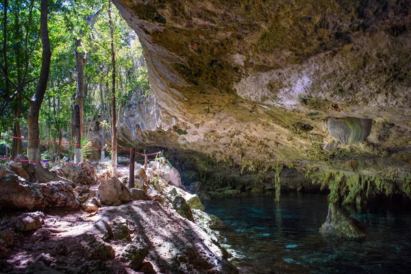 Cenote Dos Ojos Con Agua Azul Clara Cueva — Foto de Stock