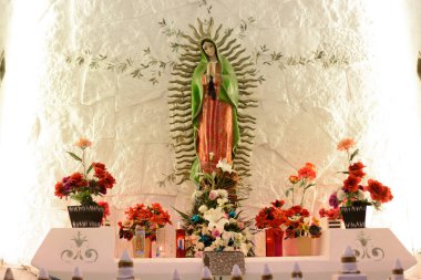 Katolik Kilisesi'nde Meryem Ana sunağı.