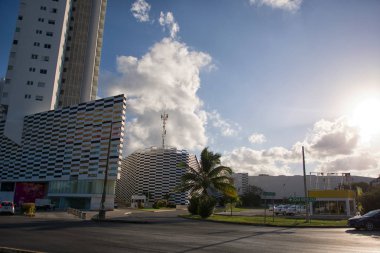 Cancun alışveriş merkezi modern bina. Meksika.