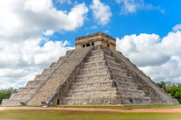 Ruínas da antiga civilização maia em Chichen Itza. México . — Fotografia de Stock