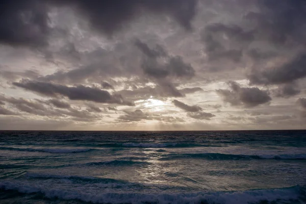 Amanecer Mar Caribe Cielo Despejado Con Pequeñas Nubes Clima Claro — Foto de Stock