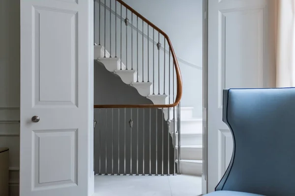 Intérieur Luxe Haut Gamme Avec Escalier Porte Double — Photo