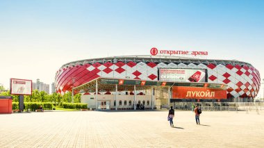 Moskova, Rusya - 11 Mayıs 2018: Panoramik Spartak stadyumu veya Otkritie Arena. Futbol (futbol) için yeni modern Stadyum Moskova. Spartak stadyumu 2018 FIFA Dünya Kupası için seçildi..
