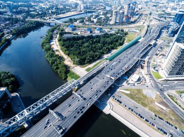 Yaz, Rusya Federasyonu Hava görünümünü Moskova. Moskova Nehri ve Ttk yol ile doğa manzaralı panorama Moskova. Moskova yukarıdan güneşli toplayan. Peyzaj ve cityscape Moskova.
