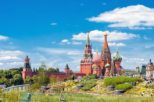 Moscou Junho 2018 Zaryadye Park Com Vista Para Catedral São — Fotografia de Stock