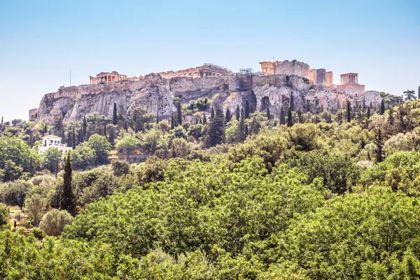 Panoramik manzaralı tepe Atina, Yunanistan. Ünlü Akropolis Atina ana turistik 's. Akropolis manzaralı panorama yaz aylarında de en üst üzerinde Antik Yunan kalıntıları ile.