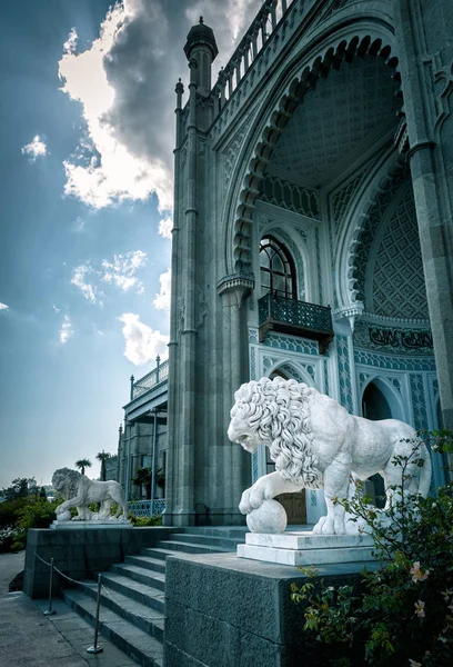 Alupka Crimea May 2016 Vorontsov Palace Lion Statues Crimea Vorontsov — Stock Photo, Image