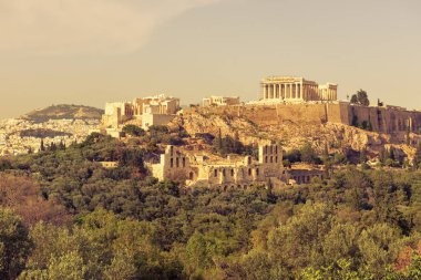 Atina Akropolisi günbatımı ışık, Yunanistan. Antik Yunan Acropolis Atina ana dönüm noktası olduğunu. Atina Merkezi ünlü harabelerde Panoraması. Yaz aylarında Atina tarihi mimarisi.