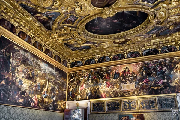 ヴェネツィア イタリア 2017 Doge の宮殿や ドゥカーレ宮殿内部ドゥカーレ宮殿は ベニスの主要なランドマークの つです 豪華なドゥカーレ宮殿の華麗なインテリア塗装壁や天井 — ストック写真