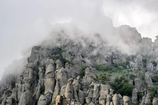 Долина Призраков Горе Демерджи Низко Лежащими Облаками Крым Место Является — стоковое фото