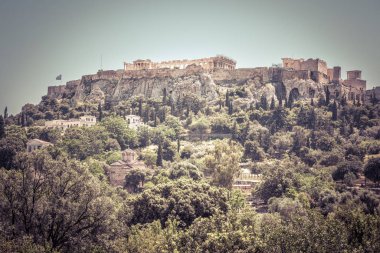 Tepe, Atina, Yunanistan. Antik Yunan Agora ünlü Akropolis bakan manzara Panoraması. Antik Atina Merkezi Yaz aylarında manzara. Burası da ana Simgesel Yapı Atina.