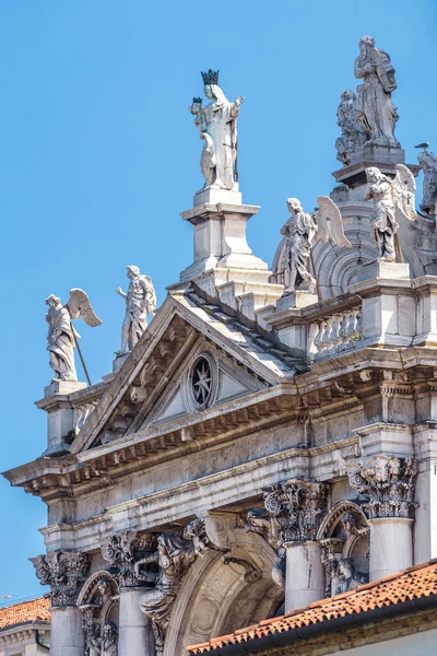 Basilica Santa Maria Della Salute Velence Olaszország Részleteket Homlokzat Szobrok — Stock Fotó