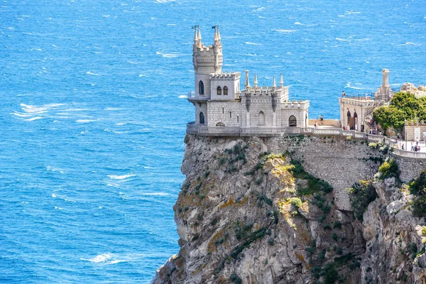 Замок Ластівчине Гніздо Скелі Чорному Морі Криму Відомий Туристичний Єкт — стокове фото